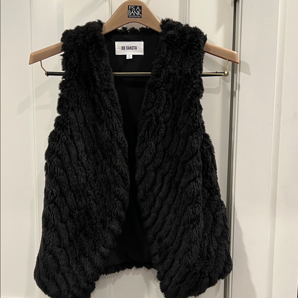 BB Dakota Black Faux Fur Vest